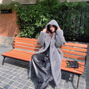 Palton damă din blană artificială, cu glugă, croială lungă, mâneci lungi — lungime 80-100 cm, poliester + blană artificială