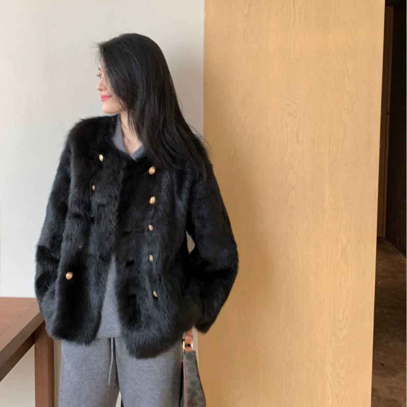 Ženski kaput od umjetne krzna, srednja duljina, polo ovratnik, materijal imitacija Toscane, 95% poliester, elegantan zimski stil
