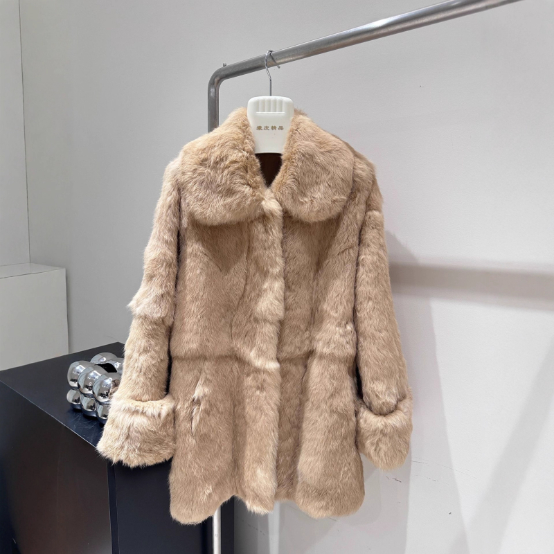 Női nyúlszőr kabát hosszú ujjú, négyszögletes gallérral, középhosszú, valódi szőrme