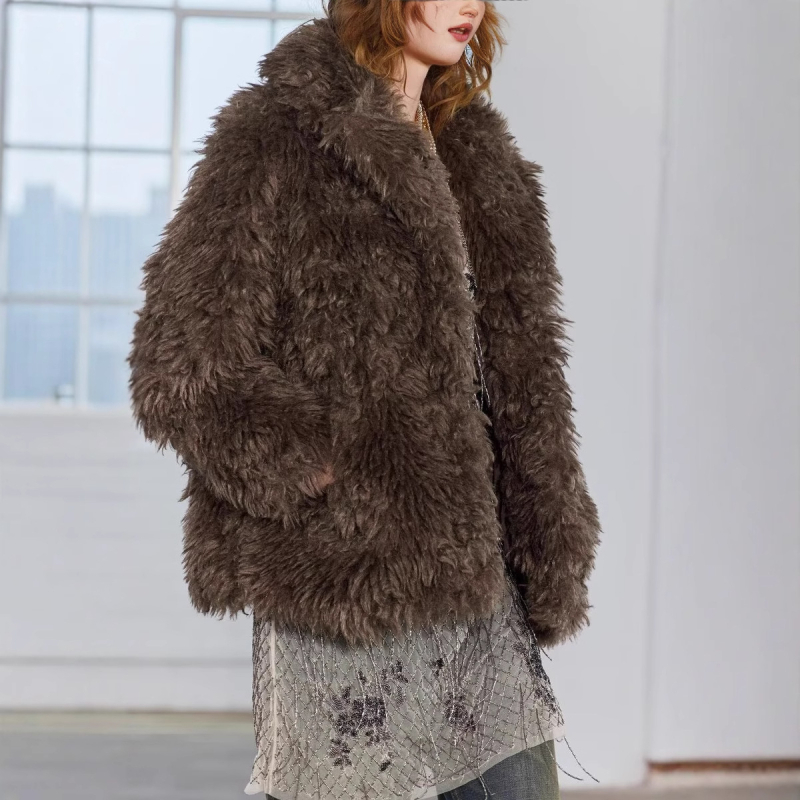 Palto od umjetne krzna, elegantan stil, srednja duljina 65–80 cm, rever, glavni materijal: poliester; sekundarni materijal: spandeks
