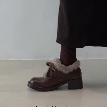 Дамски мокасини с връзки – кръгла носка, ретро стил, горна част от телешка кожа, подплата от вълнен смес, стелка от овча кожа, подметка гума, среден ток 3–5 cm, зимно/есенно