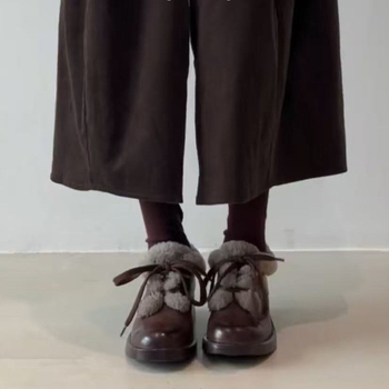 Дамски мокасини с връзки – кръгла носка, ретро стил, горна част от телешка кожа, подплата от вълнен смес, стелка от овча кожа, подметка гума, среден ток 3–5 cm, зимно/есенно