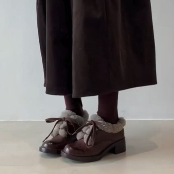 Дамски мокасини с връзки – кръгла носка, ретро стил, горна част от телешка кожа, подплата от вълнен смес, стелка от овча кожа, подметка гума, среден ток 3–5 cm, зимно/есенно