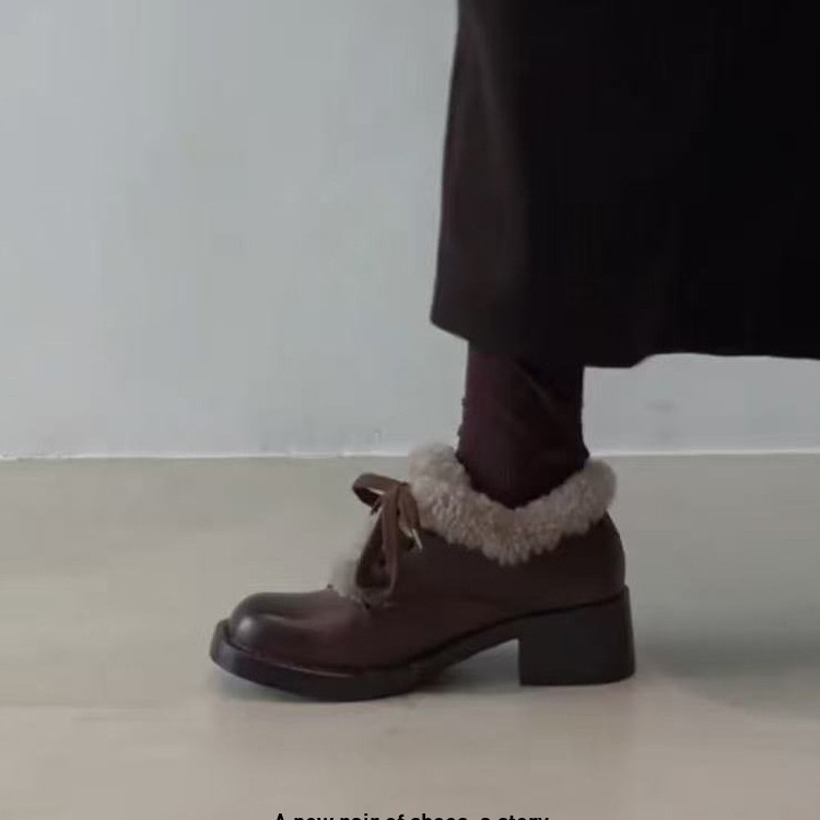 Дамски мокасини с връзки – кръгла носка, ретро стил, горна част от телешка кожа, подплата от вълнен смес, стелка от овча кожа, подметка гума, среден ток 3–5 cm, зимно/есенно