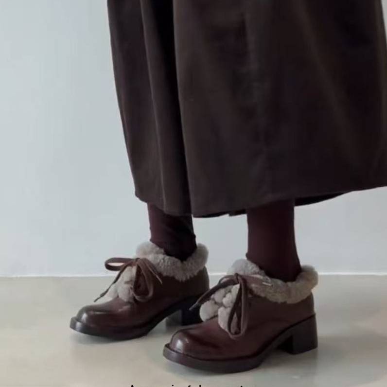 Дамски мокасини с връзки – кръгла носка, ретро стил, горна част от телешка кожа, подплата от вълнен смес, стелка от овча кожа, подметка гума, среден ток 3–5 cm, зимно/есенно