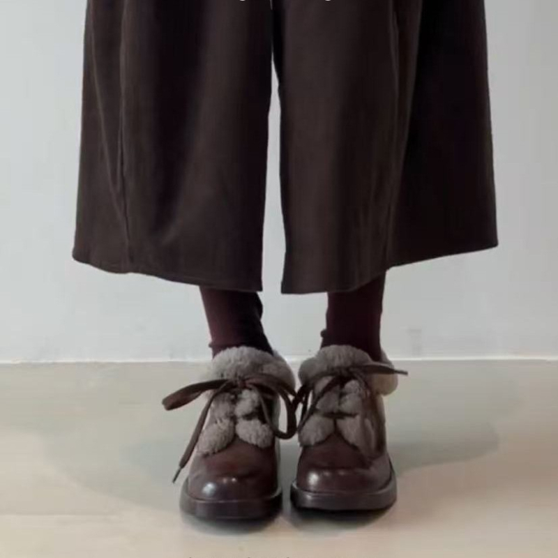 Дамски мокасини с връзки – кръгла носка, ретро стил, горна част от телешка кожа, подплата от вълнен смес, стелка от овча кожа, подметка гума, среден ток 3–5 cm, зимно/есенно