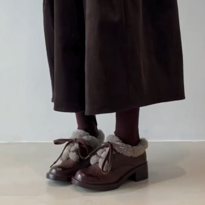 Дамски мокасини с връзки – кръгла носка, ретро стил, горна част от телешка кожа, подплата от вълнен смес, стелка от овча кожа, подметка гума, среден ток 3–5 cm, зимно/есенно