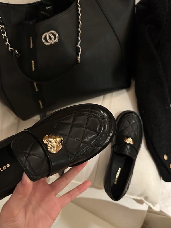 Дамски кожени лоуфъри с кръгъл нос, дебел ток 3-5 cm, горнище от телешка кожа, стелка от козья кожа, гумирана подметка, нисък връх — есен 2024 премиера