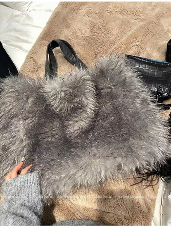 Torba preko ramena tote od pliša, street trend stil, zimsko izdanje 2023, za svakodnevnu upotrebu
