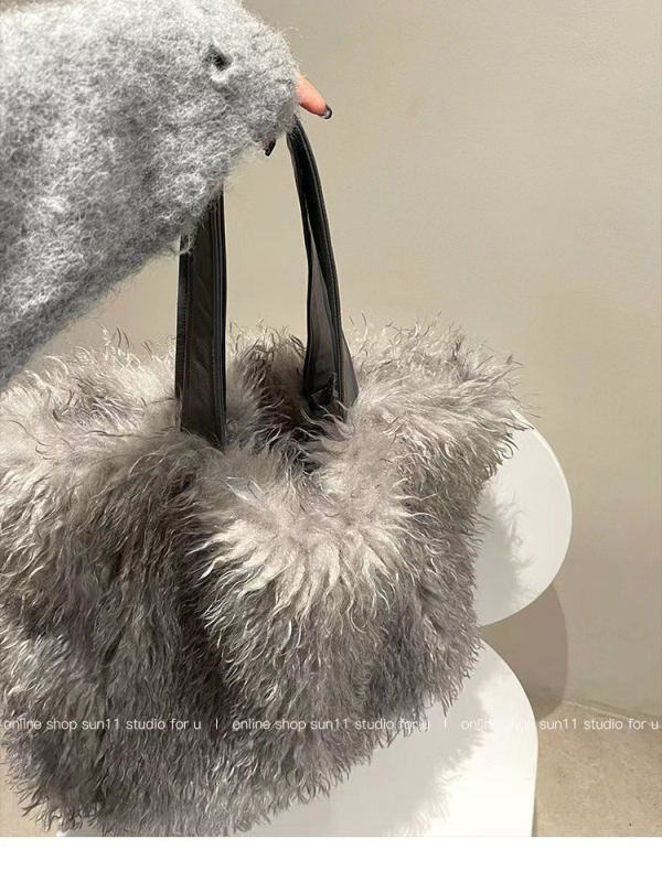 Torba preko ramena tote od pliša, street trend stil, zimsko izdanje 2023, za svakodnevnu upotrebu