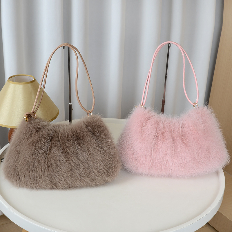 Γούνινη τσάντα σε αστικό μινιμαλιστικό στυλ — οριζόντιο τετράγωνο σχήμα, φερμουάρ κλεισίματος, επένδυση πολυεστέρα, τρισδιάστατη κατασκευή