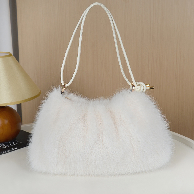 Γούνινη τσάντα σε αστικό μινιμαλιστικό στυλ — οριζόντιο τετράγωνο σχήμα, φερμουάρ κλεισίματος, επένδυση πολυεστέρα, τρισδιάστατη κατασκευή