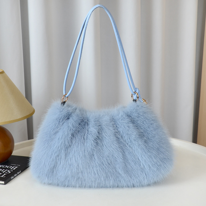 Γούνινη τσάντα σε αστικό μινιμαλιστικό στυλ — οριζόντιο τετράγωνο σχήμα, φερμουάρ κλεισίματος, επένδυση πολυεστέρα, τρισδιάστατη κατασκευή