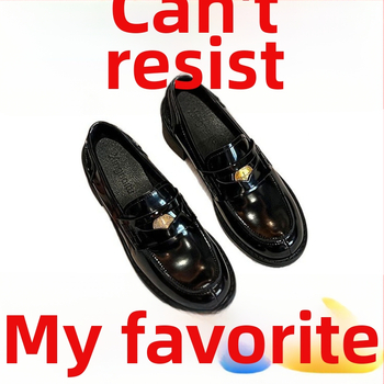 Дамски лофери от телешка кожа с кръгъл нос, нисък горен кант, гумена подметка, подплата от свинска кожа, дебел ток 3–5 см, британски стил