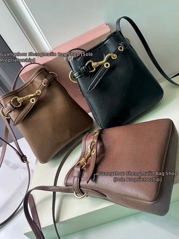 Чанта през рамо от естествена кожа с платнена подплата, вертикално квадратна форма, crossbody стил, джоб за мобилен телефон