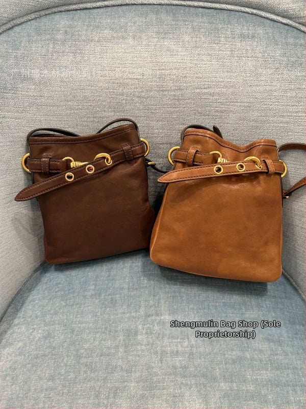 Чанта през рамо от естествена кожа с платнена подплата, вертикално квадратна форма, crossbody стил, джоб за мобилен телефон