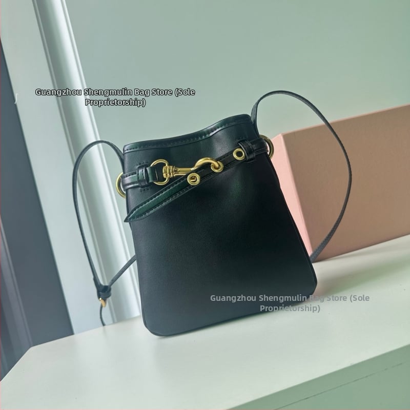 Чанта през рамо от естествена кожа с платнена подплата, вертикално квадратна форма, crossbody стил, джоб за мобилен телефон