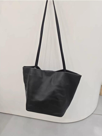 Természetes bőrből készült bucket táska, városi minimalist stílus, nyitott felső, belső telefonzseb, párnázás nélkül, egy vállpánt