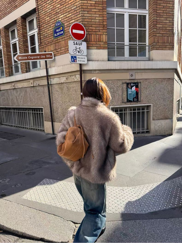 Ženski kaput od umjetnog krzna, gradski ležerni stil, stojeći ovratnik, dvostruki zatvarač, poliester tkanina (≥95%), zima 2025