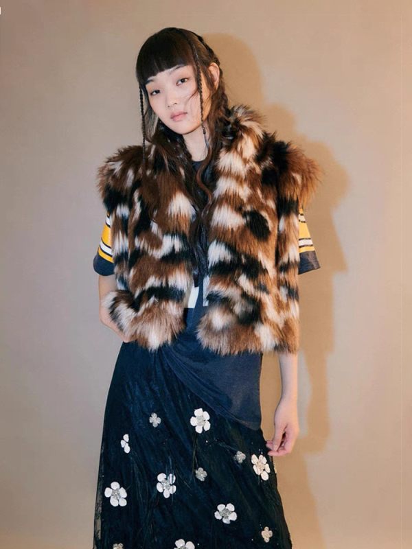 Γυναικείο παλτό από συνθετική γούνα, V-λαιμό, μακριά μανίκια, χειμώνας 2025