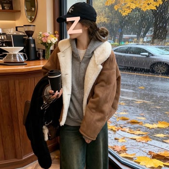 Γυναικεία κοντή μπουφάν με φλις επένδυση, τεχνητή γούνα και πέτο