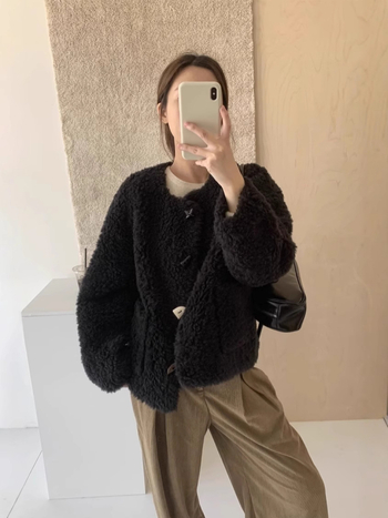 Női prémes kabát, teljes gyapjú anyag, raglán ujjak, kerek nyak, téli 2024 (Shengyi)