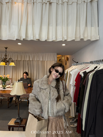 Nyúl szőrmés külső ruházat gradient szőrszál csúcsokkal, kétszínű gallér, hosszú ujjú, 2025-ös téli szezon