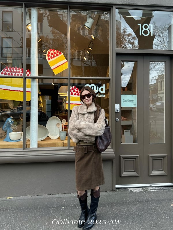 Nyúl szőrmés külső ruházat gradient szőrszál csúcsokkal, kétszínű gallér, hosszú ujjú, 2025-ös téli szezon