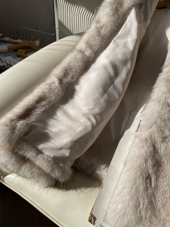 Monet's Garden κοντό μπουφάν από ψεύτικη γούνα αλεπούς με Stand Collar, 95%+ συνθετική γούνα, Χειμώνας 2025