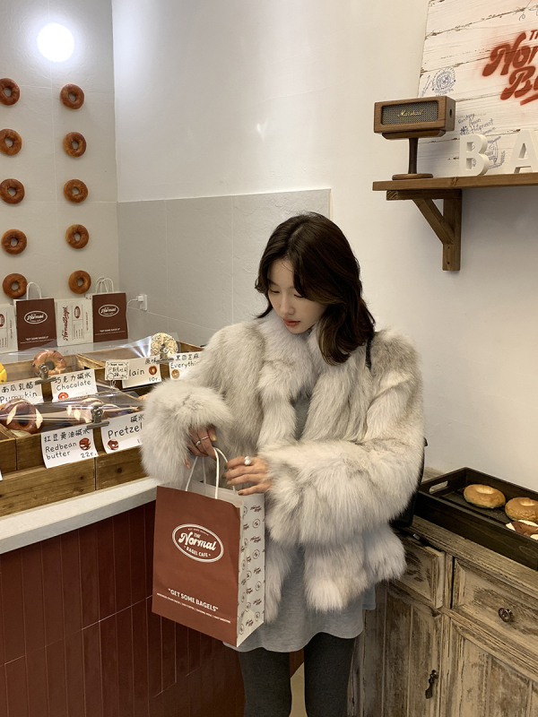 Monet's Garden κοντό μπουφάν από ψεύτικη γούνα αλεπούς με Stand Collar, 95%+ συνθετική γούνα, Χειμώνας 2025