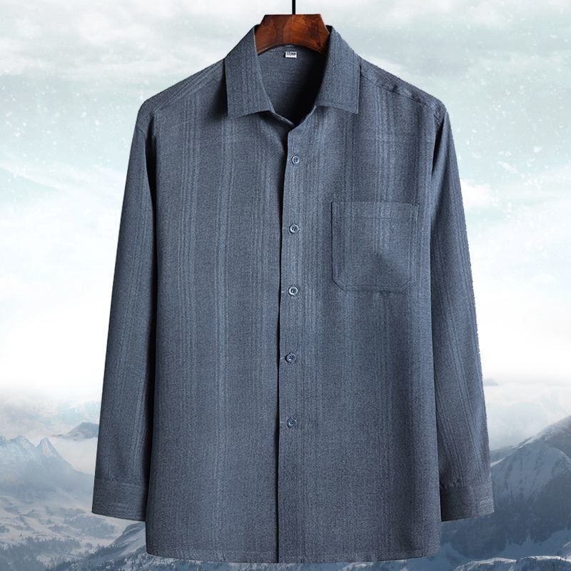 Férfiak számára lazán szabott hosszú ujjú poliészter ing, négyzetes nyakkal és zsebbel