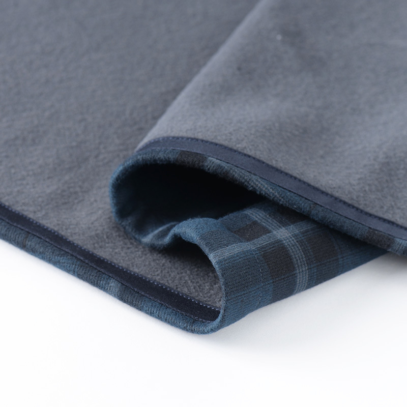 Téli meleg férfiing fleece-betéttel, kockás mintával, hosszú ujjú, négyszögletes gallérral (100% acetát rost; vastagság: plüss velúr)