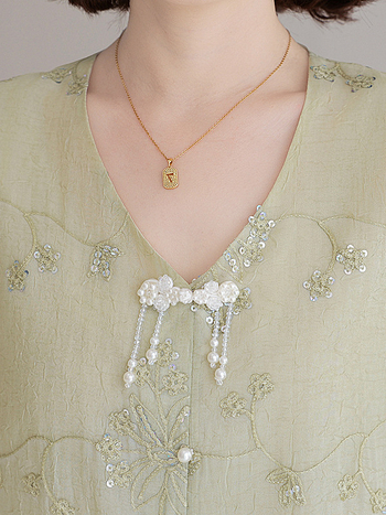 Női felső flitteres hímzéssel, V-nyakú, 3/4-es ujjas, laza szabás, poliészter, egyszínű, normál hossz