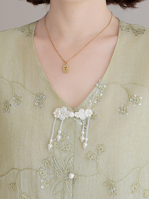 Női felső flitteres hímzéssel, V-nyakú, 3/4-es ujjas, laza szabás, poliészter, egyszínű, normál hossz