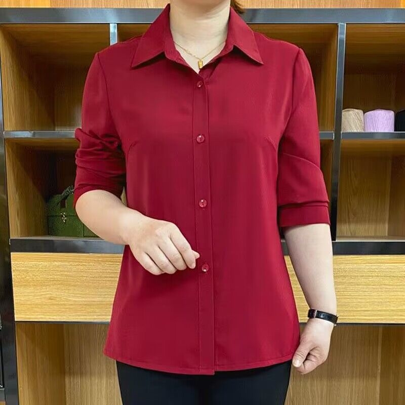 Poliesterska bluza s kvadratnim izrezom i polo ovratnikom, opuštena silueta, 3/4 rukavi, prednja kopčana planka s višestrukim kopčama, uredski stil.