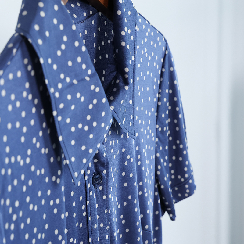 Mulberry Silk felső laza szabású gallérral, rövid ujjú, geometriai mintázat, nyár 2025