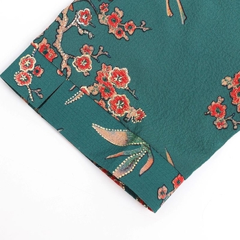 Cămașă satin cu fir parfumat cloud, model 3D, guler polo, fără mâneci.