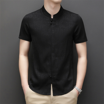 Muška ljetna košulja s kratkim rukavima i stojećim ovratnikom, ležeran kroj, jacquard uzorak, poliester vlaknasta smjesa, prozračna i odvodi vlagu