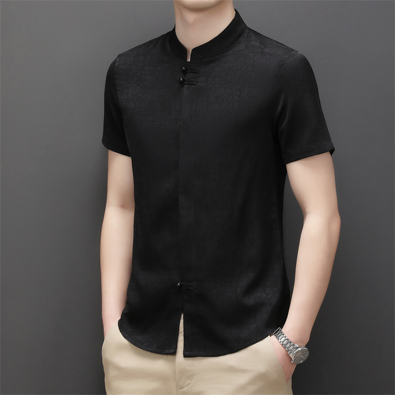 Muška ljetna košulja s kratkim rukavima i stojećim ovratnikom, ležeran kroj, jacquard uzorak, poliester vlaknasta smjesa, prozračna i odvodi vlagu