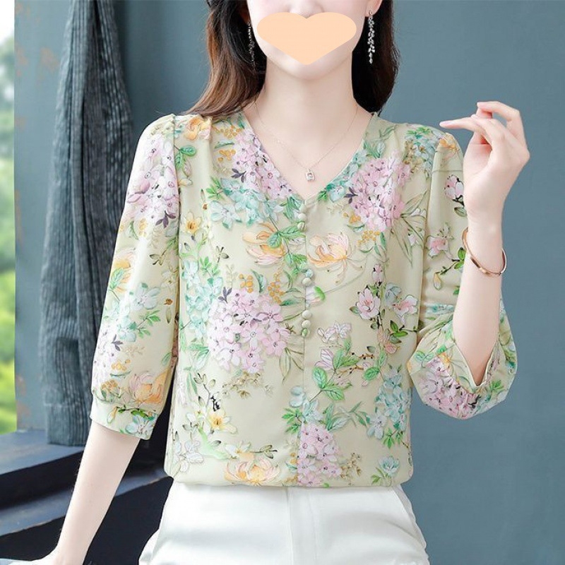 Šifonbluus V-kaeluse ja 3/4 varrukatega, materjal: 95%+ polüester, suve 2023 mudel