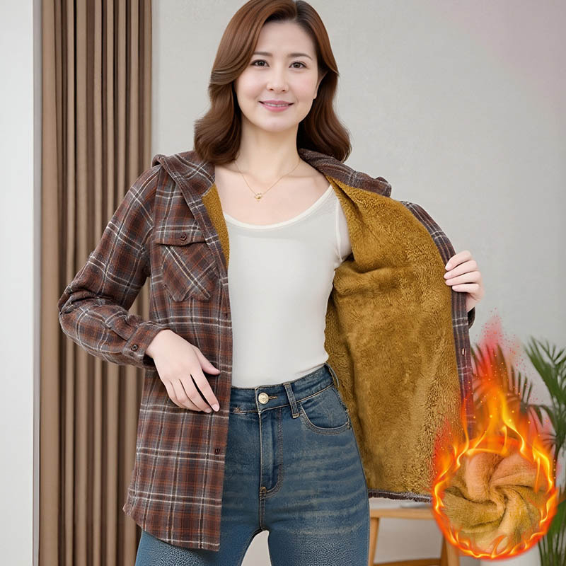 Košula s kapuljom u karirano patchwork casual stil, slobodan kroj, poliester 50–70% sadržaj, normalna duljina 50–65 cm