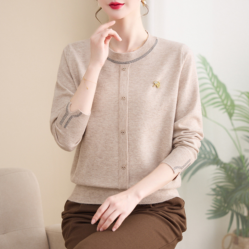 Női könnyű kötött felső kerek nyakkal, hosszú ujjú, semleges stílus, szabványos szabás, egyszínű minta, poliészter 50–70% és nylon ≤30%, hossz 50–65 cm