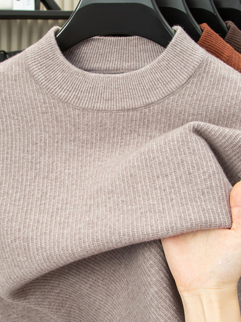 Muški pulover od 100% vune, debeli, polu-visoki ovratnik, dugi rukavi, labavog kroja