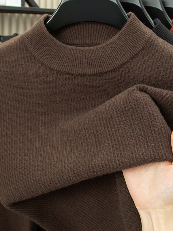 Muški pulover od 100% vune, debeli, polu-visoki ovratnik, dugi rukavi, labavog kroja