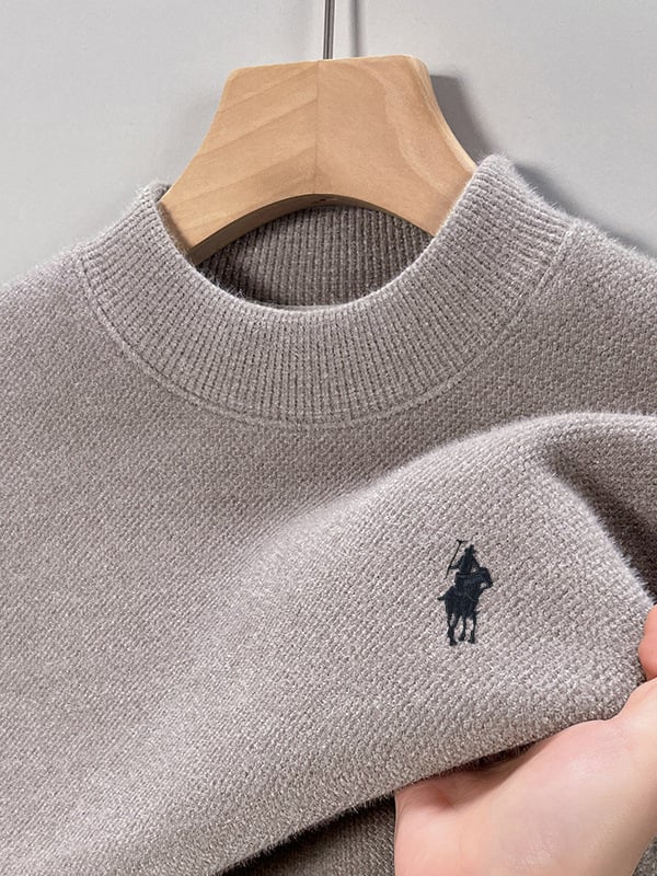 Pulover za muškarce srednje dobi, s flis podstavom, pleten od Mink velvet, s polu visokim ovratnikom, širokog kroja