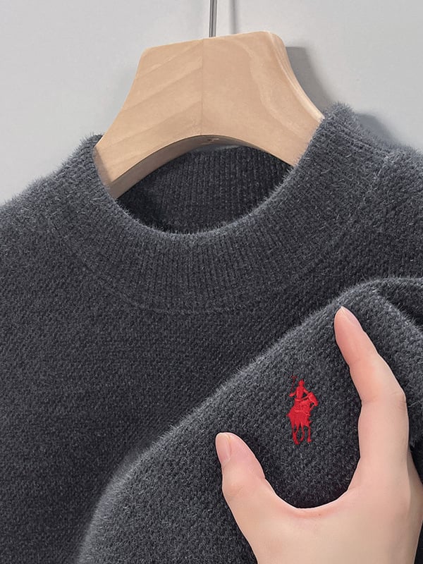Pulover za muškarce srednje dobi, s flis podstavom, pleten od Mink velvet, s polu visokim ovratnikom, širokog kroja