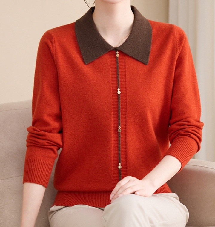 Cardigan-stil džemper, lagani pleteni materijal, polo ovratnik, duge rukave, udoban kroj
