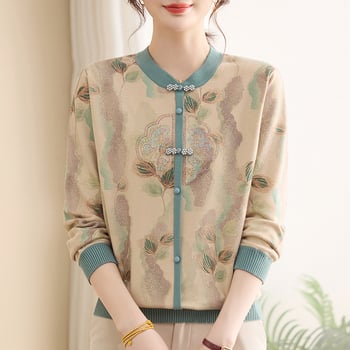 Top tricotat lejer pentru femei cu imprimeu floral, glugă, croială lejeră, guler rotund; poliester 90–95%.