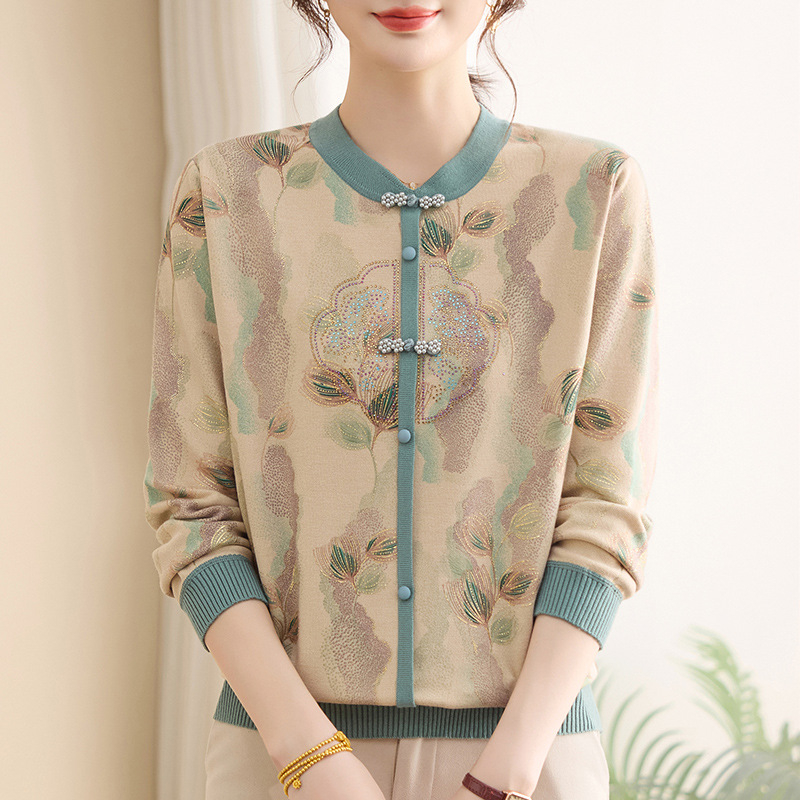 Top tricotat lejer pentru femei cu imprimeu floral, glugă, croială lejeră, guler rotund; poliester 90–95%.