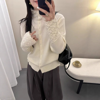 Dámsky cardigan s polovične vysokým golierom, hrubý akrylový úplet, geometrický vzor, dĺžka 50–65 cm